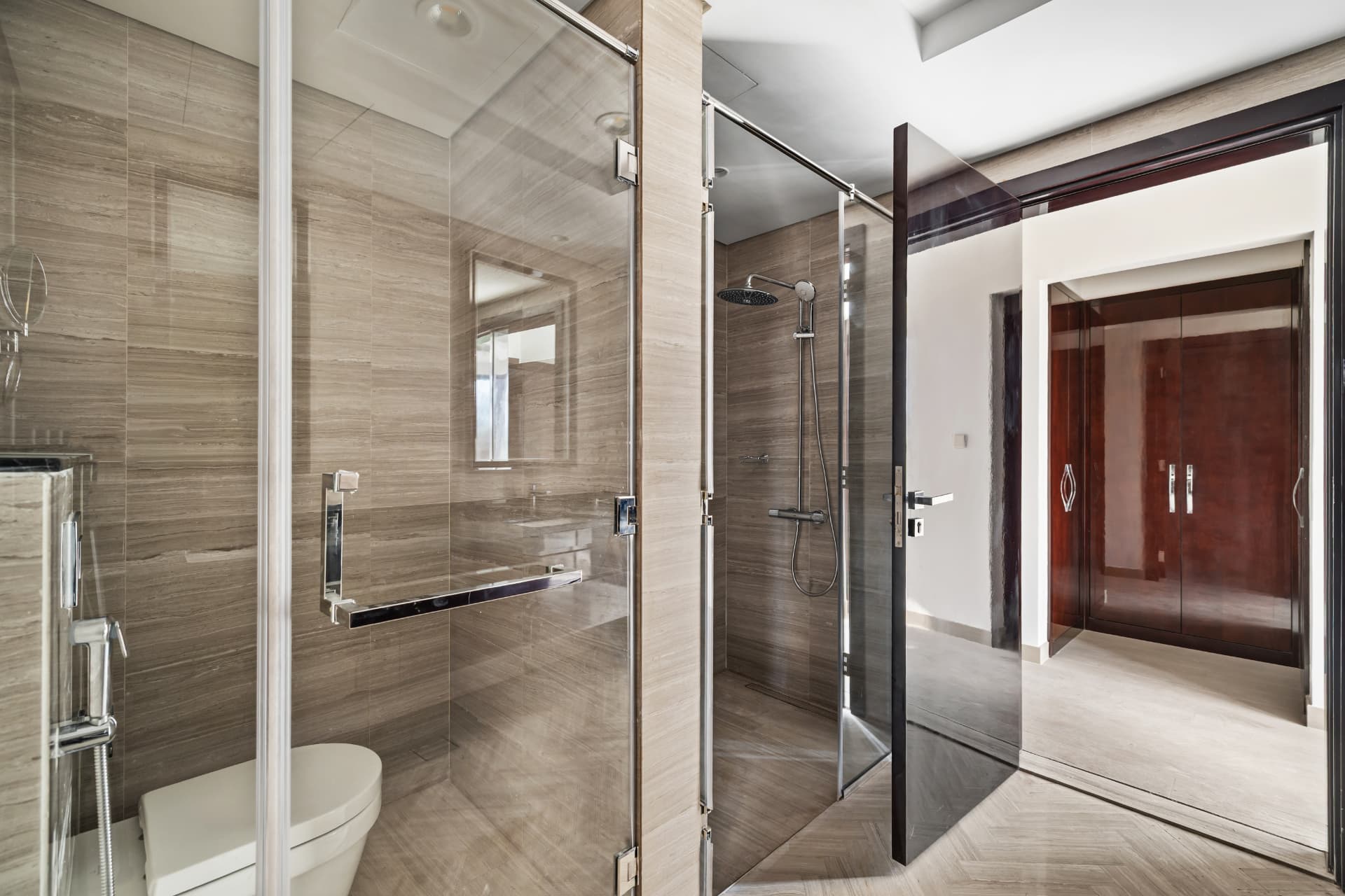 Walk-in shower and dressing