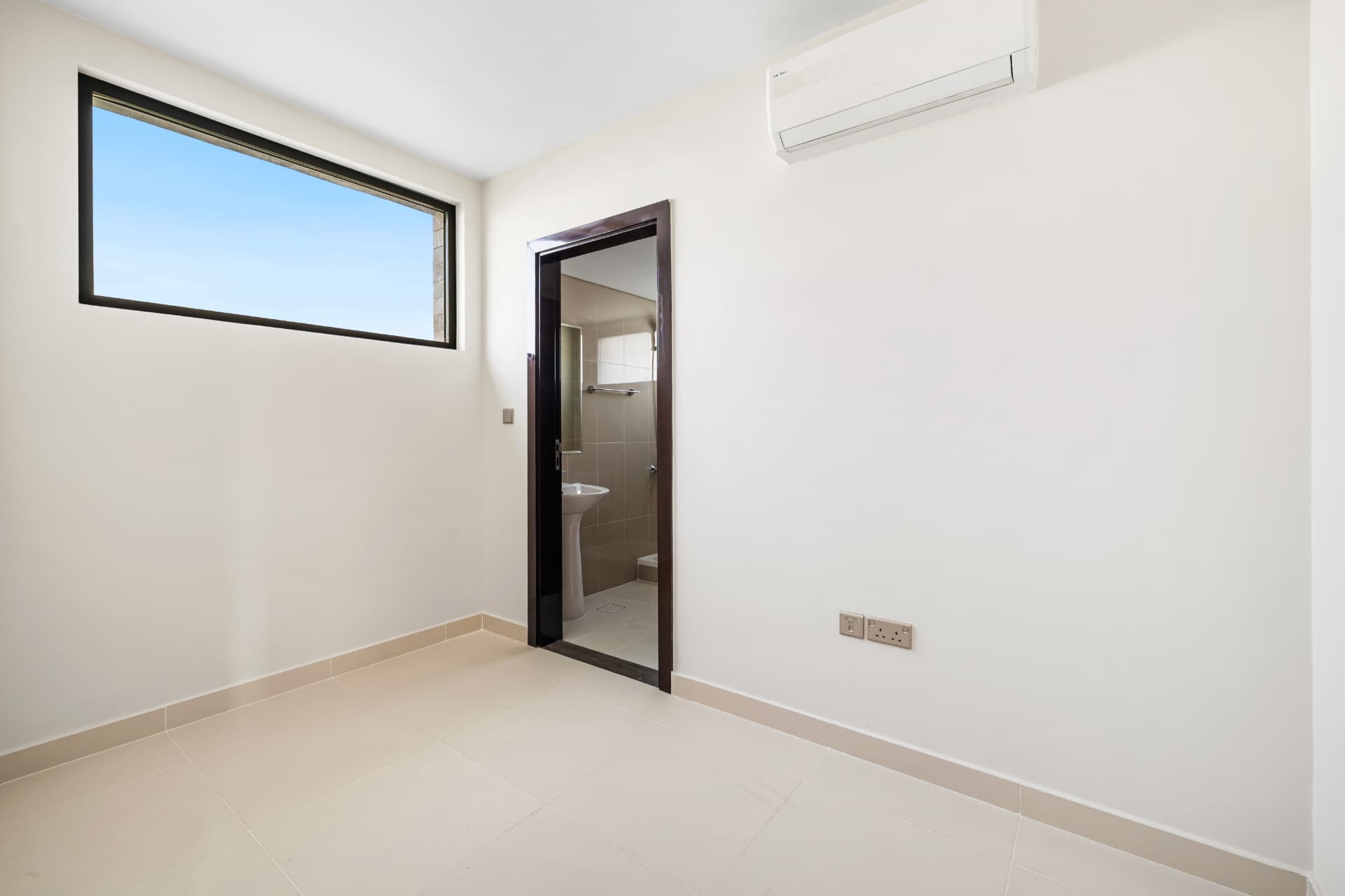 Staff room with en-suite